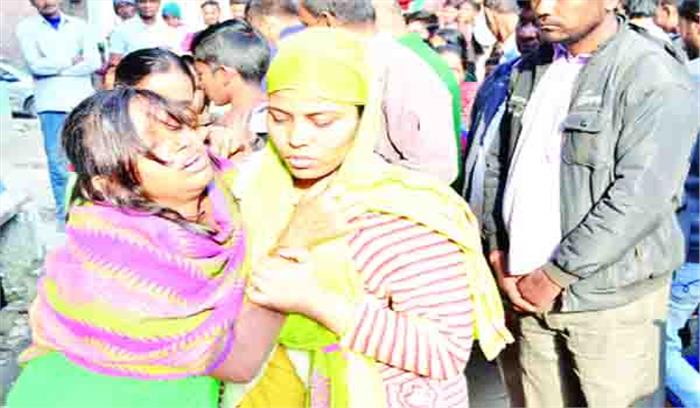 घर में घुस धारदार हथियार से महिला की हत्या