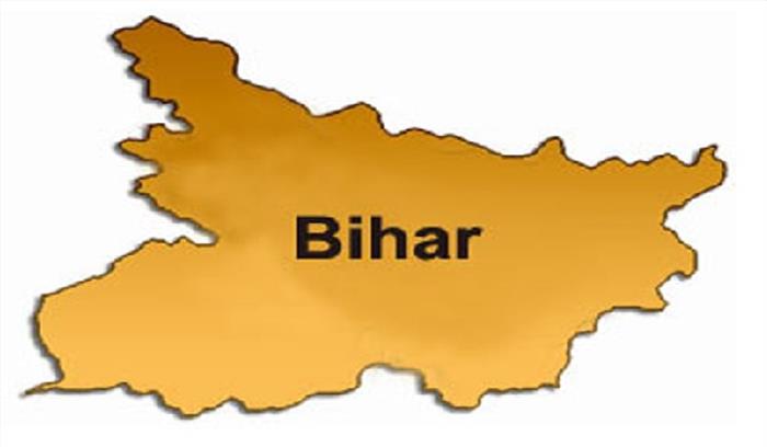 ग्रामीणों के साथ झड़प में तीन पुलिसकर्मी घायल