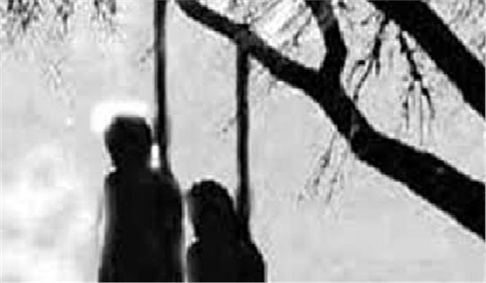 पेड़ से लटका प्रेमी युगल का शव बरामद