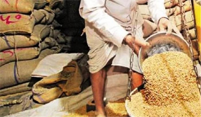 ग्रामीणों को मिला आधा राशन, शिकायत लेकर पहुंचे चौकी