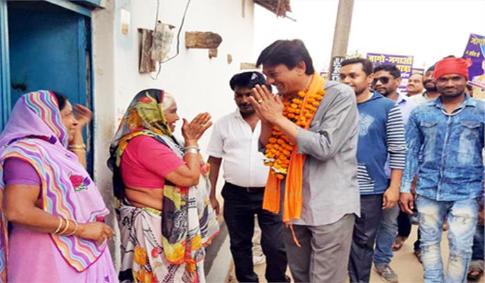 वार्डों में विधायक की पदयात्रा