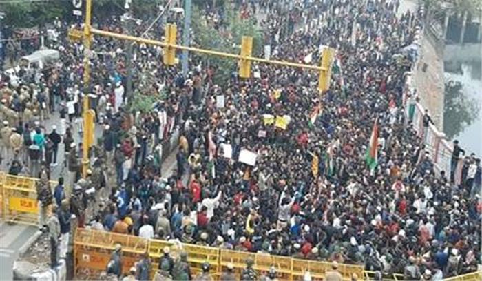 हिंसा की न्यायिक जांच की मांग को लेकर जामिया की छात्राओं ने दायर की याचिका