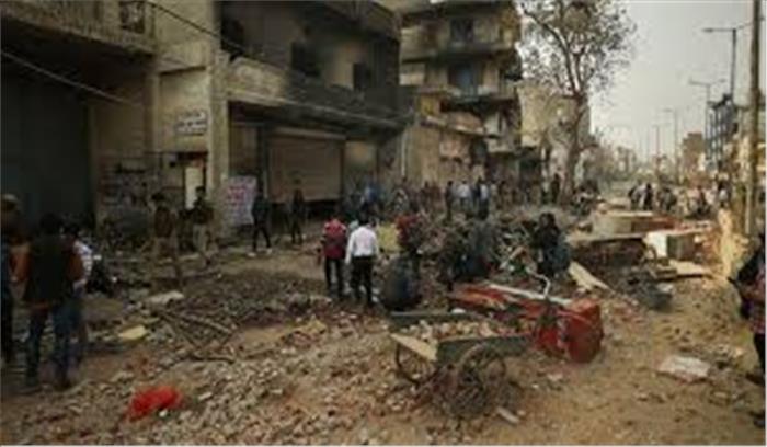 दिल्ली हिंसा : महिला आयोग ने 2 साल की बच्ची को परिजनों से मिलवाया