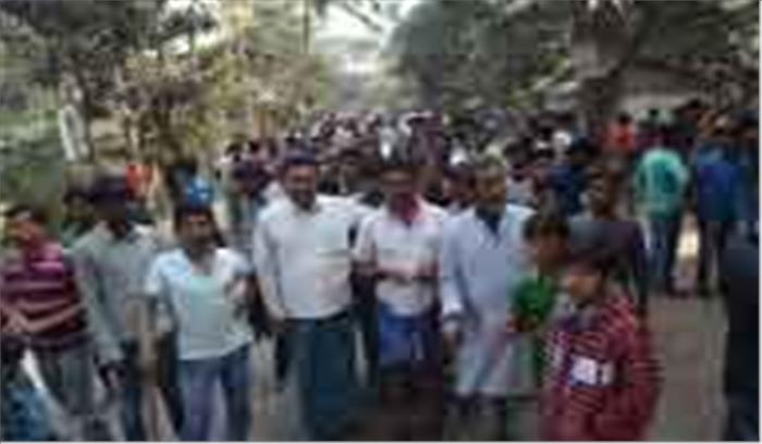 बंगाल : विरोध प्रदर्शन में हिंसा , प्रदर्शनकारी की मौत बंगाल : विरोध प्रदर्शन में हिंसा , प्रदर्शनकारी की मौत