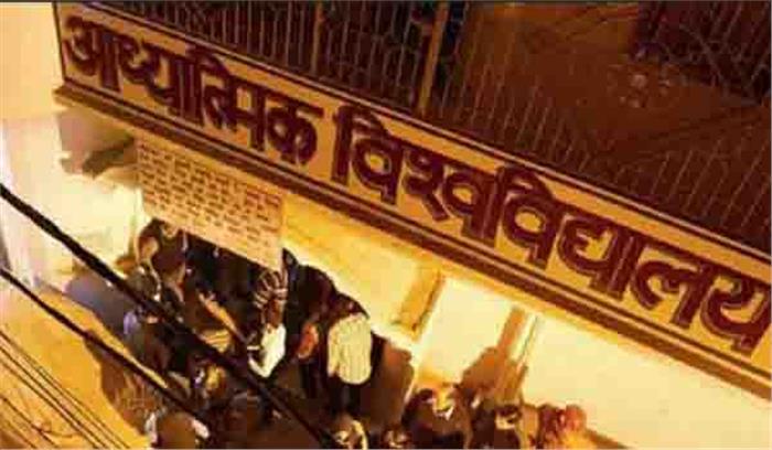 दिल्ली के ढोंगी बाबा वीरेंद्र देव दीक्षित के चंगुल से 21 महिलाओं को छुड़ाया गया