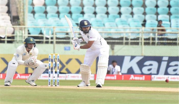 विशाखापट्टनम टेस्ट : रोहित, पुजारा का अर्धशतक, भारत को 246 रनों की बढ़त 