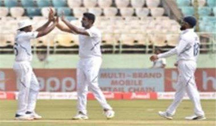 मुरलीधरन के रिकार्ड की बराबरी से एक विकेट दूर अश्विन