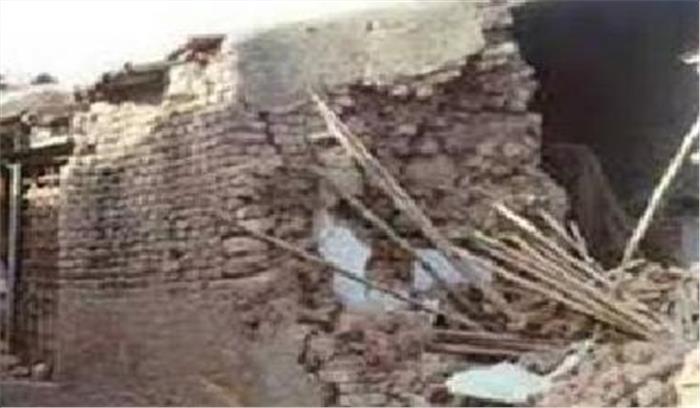 दीवार गिरने से एक महिला की मौत