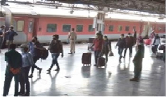 रेलवे ने पिछले 2 दिनों में सिर्फ 56 श्रमिक स्पेशल ट्रेनें चलाईं रेलवे ने पिछले 2 दिनों में सिर्फ 56 श्रमिक स्पेशल ट्रेनें चलाईं