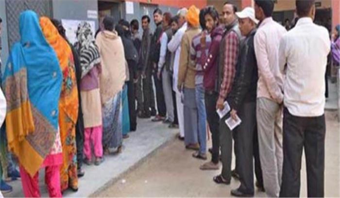 फूलपुर और गोरखपुर में लोकसभा सीट के लिए मतदान शुरू