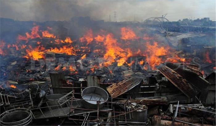 प.बंगाल में आगजनी से सैकड़ों लोग बेघर