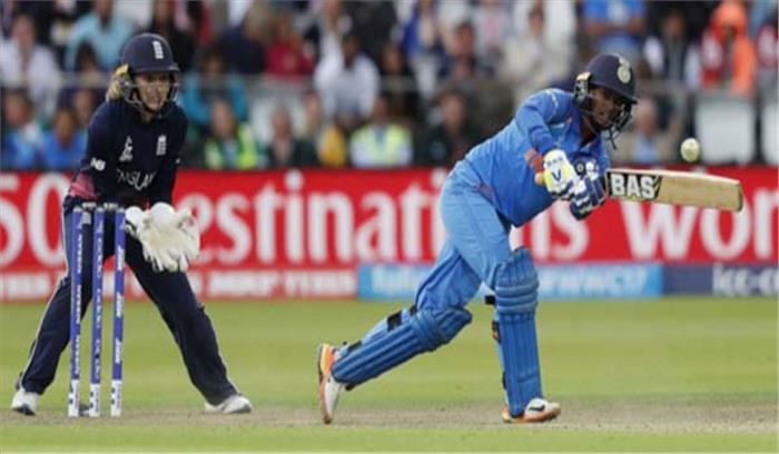 महिला क्रिकेट : भारत ने इंग्लैंड को दिया 206 रनों का लक्ष्य