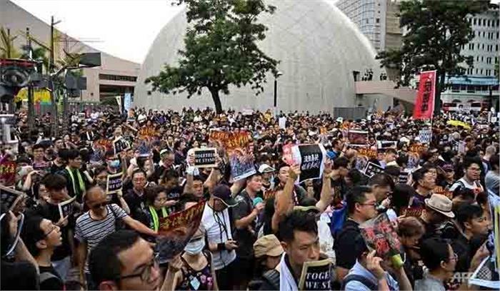 अमेरिका : विरोध प्रदर्शन में 6 घायल, 13 गिरफ्तार अमेरिका : विरोध प्रदर्शन में 6 घायल, 13 गिरफ्तार