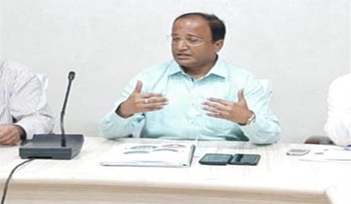 गिरते जलस्तर को बचाने के लिए सामुदायिक सहभागिता जरूरी : बनर्जी