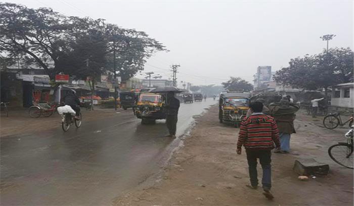 रात में बरसे बादल, मौसम का मिजाज बदला