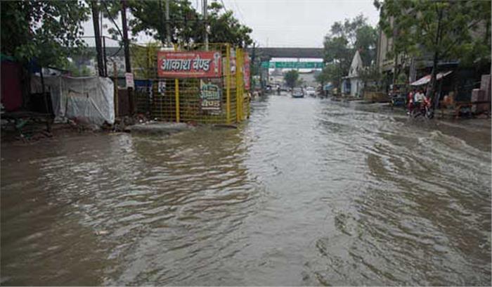 बारिश का कहर: यातायात जाम एवं जलभराव से लोग बेहाल, इमारत गिरी