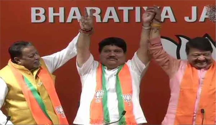 तृणमूल को बड़़ा झटका, अर्जुन सिंह भाजपा में शामिल तृणमूल को बड़़ा झटका, अर्जुन सिंह भाजपा में शामिल