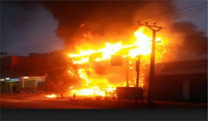 पश्चिम बंगाल में भीषण आग लगने से 30 मकान जलकर राख