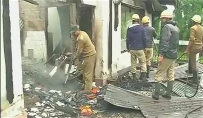 संदिग्ध गोरखा कार्यकर्ताओं ने मकानों में लगाई आग