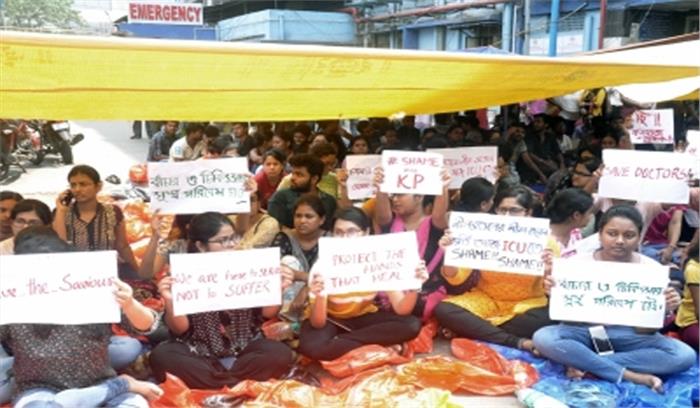 पश्चिम बंगाल में जूनियर डॉक्टरों की हड़ताल समाप्त