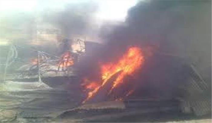 पश्चिम बंगाल : प्लास्टिक कारखाने में लगी आग