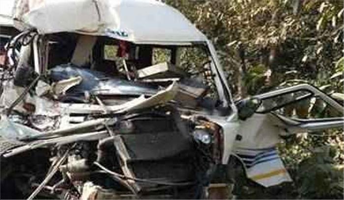 पश्चिम बंगाल : सड़क दुर्घटना में 30 से ज्यादा घायल पश्चिम बंगाल : सड़क दुर्घटना में 30 से ज्यादा घायल