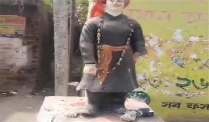 पश्चिम बंगाल में स्वामी विवेकानंद की प्रतिमा तोड़ी गई