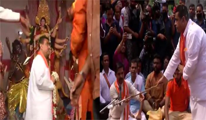 बंगाल चुनाव: नंदीग्राम में शुभेंदु का शक्तिप्रदर्शन, पूजा..हवन..रोड शो के बाद नामांकन