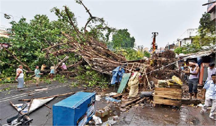 बिजली गिरने और आंधी से 11 की मौत