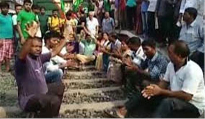 भाजपा का बंगाल में ‘काला दिवस’, राज्यपाल ने पीएम मोदी और शाह से की मुलाकात भाजपा का बंगाल में ‘काला दिवस’, राज्यपाल ने पीएम मोदी और शाह से की मुलाकात