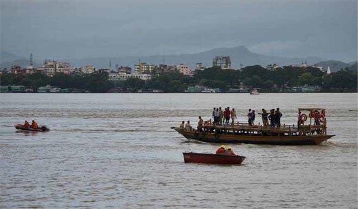 पश्चिम बंगाल में नाव डूबने से दो लोगों की मौत,  12 अन्य लापता