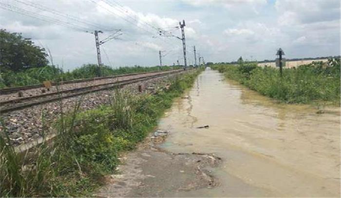 बाढ़ के चलते रेलमार्ग लगातार 11वें दिन भी बंद