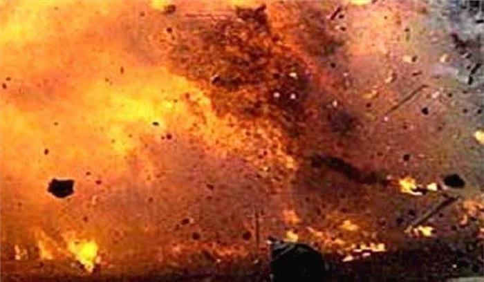 पश्चिम बंगाल : मुर्शिदाबाद में बम धमाके में 3 लोगों की मौत पश्चिम बंगाल : मुर्शिदाबाद में बम धमाके में 3 लोगों की मौत