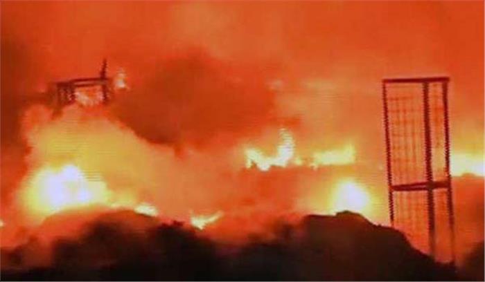 कोलकाता: कपड़ा गोदाम में लगी भीषण आग