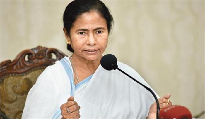 आधार पर फैसला का ममता बनर्जी ने किया स्वागत, कहा-लोगों के पास अधिकार होने चाहिए