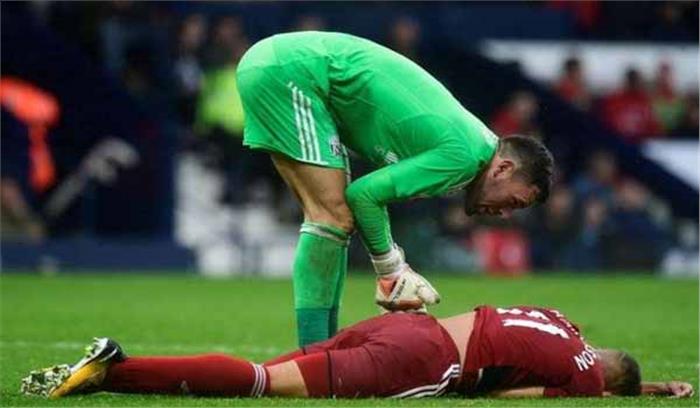 गोलकीपर फोस्टर बेटे के साथ खेलते हुए चोटिल हुए