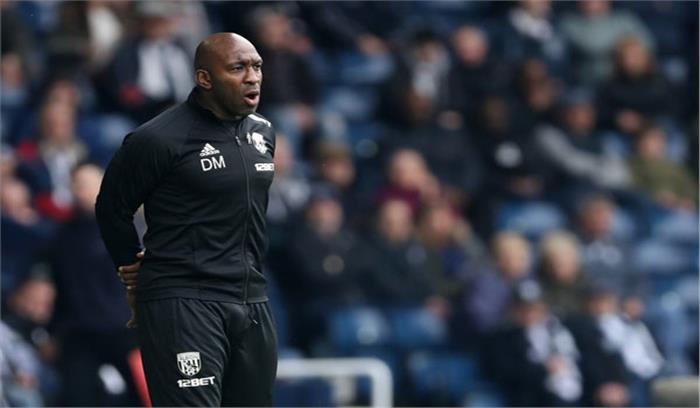 रंगभेद टिप्पणी की समस्या बड़ी होती जा रही है  : वेस्ट ब्रूम कोच  