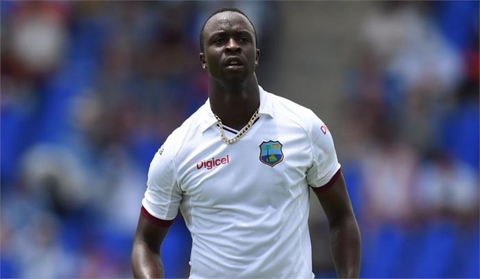 क्रिकेट वेस्टइंडीज के अनुबंध में गेंदबाज कीमर रोच की वापसी