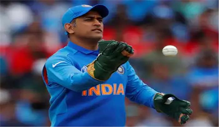 महेंद्र सिंह धोनी को संन्यास नहीं लेने के लिए कहा गया है 