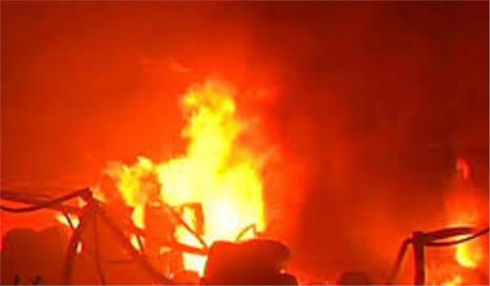 दिल्ली: तीन मंजिला इमारत में लगी आग, दो मासूम जिंदा जले