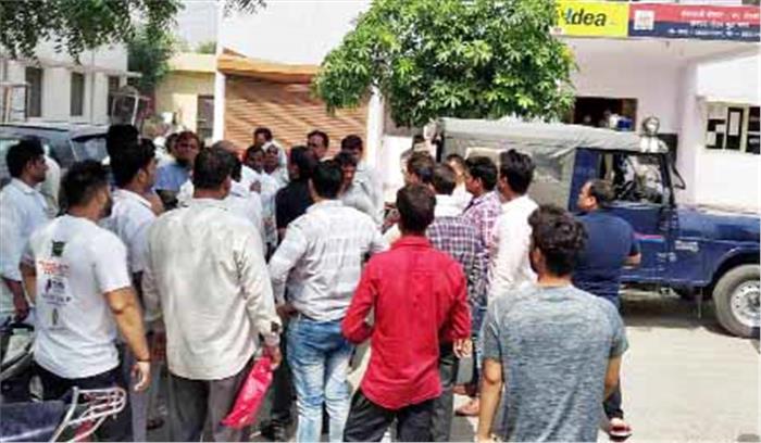 भाई ने जीजा पर बहन के अपहरण कराने का लगाया आरोप भाई ने जीजा पर बहन के अपहरण कराने का लगाया आरोप