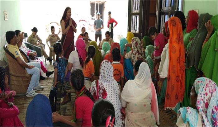 मुहिम चलाकर महिलाओं को उनके अधिकार के प्रति किया जागरुक