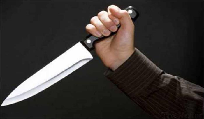 महिला पर साथी ने किया चाकू से हमला, हालत गंभीर