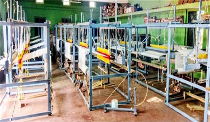 महिलाओं ने अपने खर्च से अब तक 21 हाथकरघे खरीदे