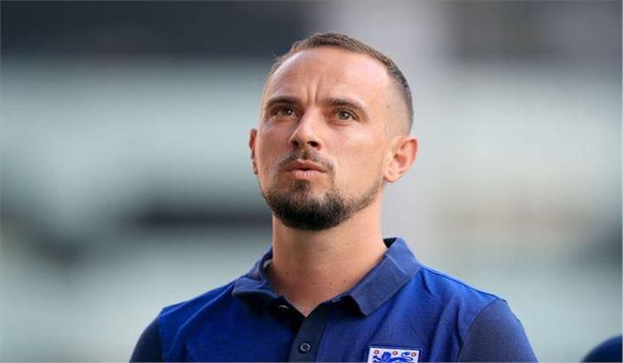 इंग्लैंड महिला फुटबॉल टीम के कोच सैम्पसन बर्खास्त