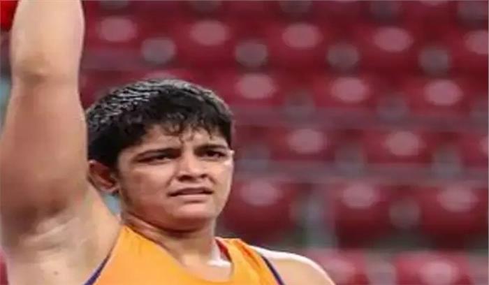 विश्व कैडेट कुश्ती में स्वर्ण जीतने वाली सोनम मलिक को नगद पुरस्कार