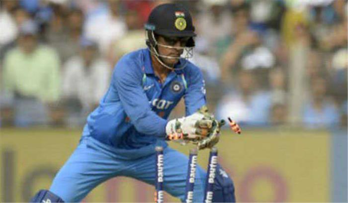 विश्वकप होमवर्क के लिए ली थी गेंद : धोनी