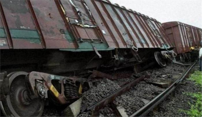 ओडिशा में मालगाड़ी के छह डिब्बे पटरी से उतरे, कई ट्रेनें रद्द