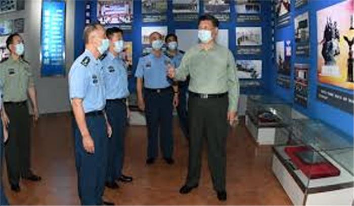 शी चिनफिंग ने एविएशन यूनिवर्सिटी एयर फोर्स का दौरा किया