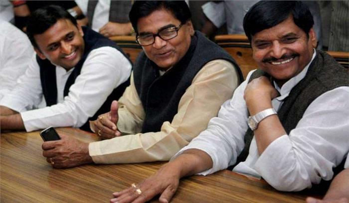 रामगोपाल यादव के जन्मदिन पर पिघलती दिखीं यादव परिवार की तल्खियां